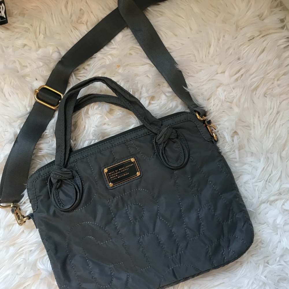marc jacobs grey crossbody laptop case